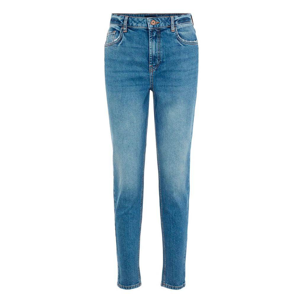 leah-mom-jeans-1